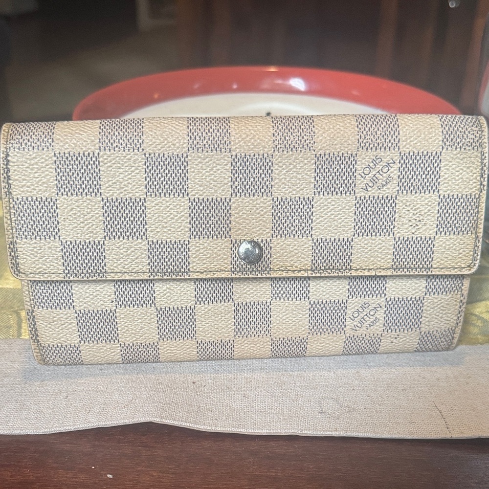Louis Vuitton Damier Azur Wallet - Cream and Gray